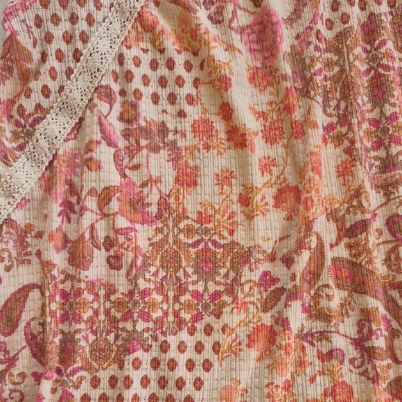 Cato Pink and Cream Blouse with Flutter Sleeves - Picture 5 of 6